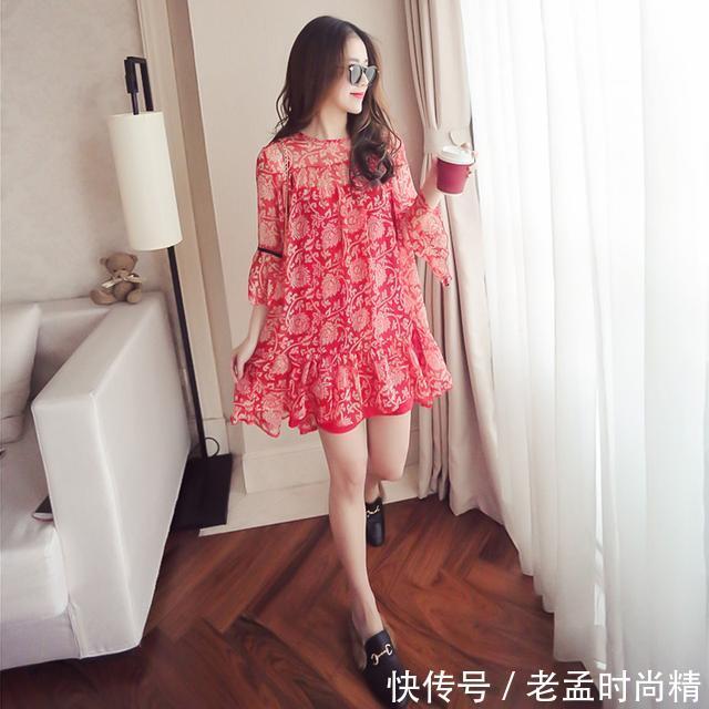 袖口 印花遇上连衣裙,穿出你的俏皮时尚