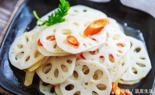 莲藕|为何莲藕一炒就发黑?大厨告诉你,锅里放“它”,白净入味又好吃