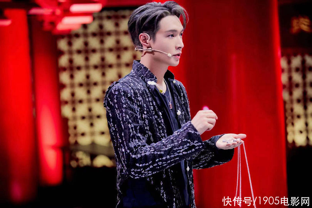 惊艳全场|张艺兴《街舞4》开播 大秀《天狗食日》惊艳全场