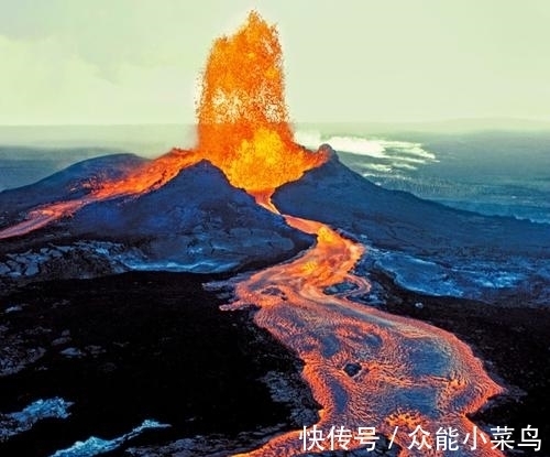 美国黄石公园火山放热 柏油路开始“融化”