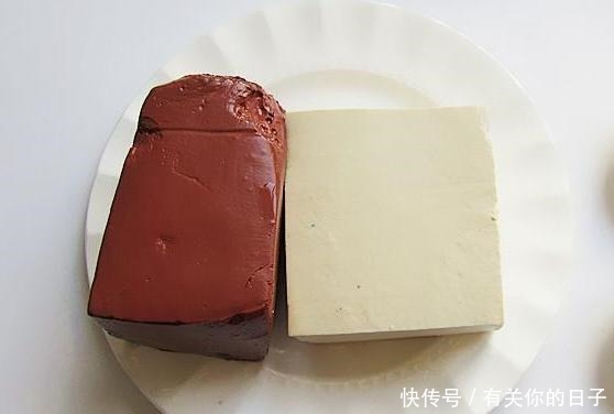 炒猪血时,最忌直接下锅,多做1步,猪血滑嫩不腥,很好吃!