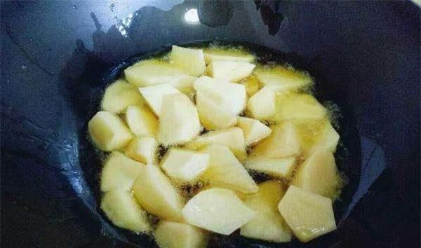 炸过的剩油太多怎么办倒掉嫌浪费,教你这一招,又能当新油用