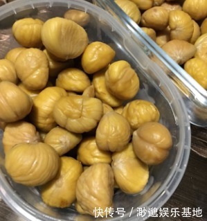 个个|煮板栗,别直接用水煮了!再加一步,板栗自动开口,个个不粘皮儿