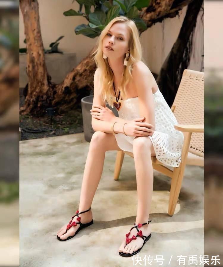 尖头|尖头+珍珠点缀的细高跟，尽显精致唯美，突出双足的小巧秀气