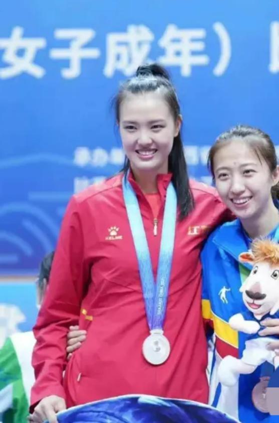 中国女排|最新消息!刘晏含入选2022年中国女排国家队,打李盈莹的对角线!