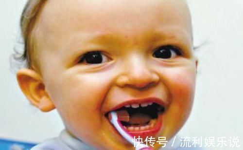 医生|宝宝去幼儿园被说“口臭”，医生从嘴里取出这个，很多孩子都有