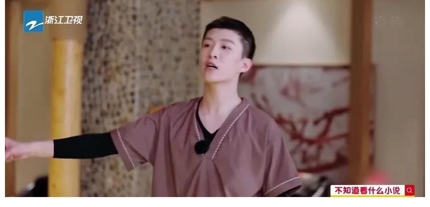 看了《青春環(huán)游記》第三季，發(fā)現(xiàn)他真的是又“蠢”又“壞”