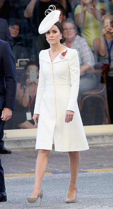 时髦|凯特王妃穿白色服装再次惊艳了!这么时髦的造型,发型却很显老气