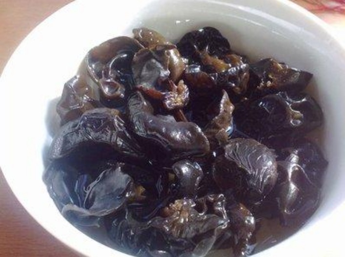 食物|30岁男子肝癌离世,不抽烟不喝酒,只因味2种食物吃太多