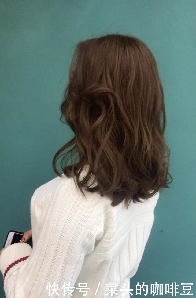 如同线条一|今年“线条烫”火了,适合中长发女生,真的谁换谁美,自带慵懒感
