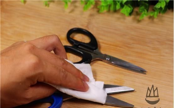 摩擦|不管剪刀有多钝,千万不要扔掉,学会这一招,剪刀瞬间锋利如新