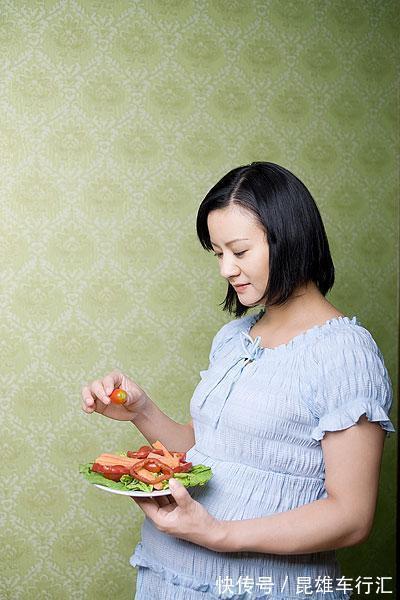 怀孕期间|“最美婴儿”火了,刚出生征服护士,现在征服网友:娘胎里整容?