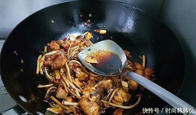 医生不会告诉你,这蔬菜是强碱性食物,补血防脱发,年纪大要多吃