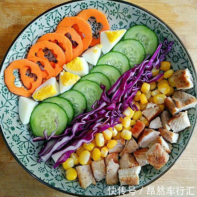 kenzie|健身15年的她,136斤多肉身材,看起来比维密超模还美上几分