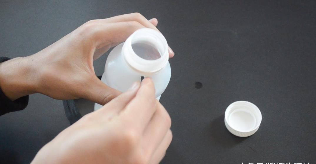 塑料瓶|衣柜里面挂一个塑料瓶, 没想到作用这么大, 看完你会感谢我的