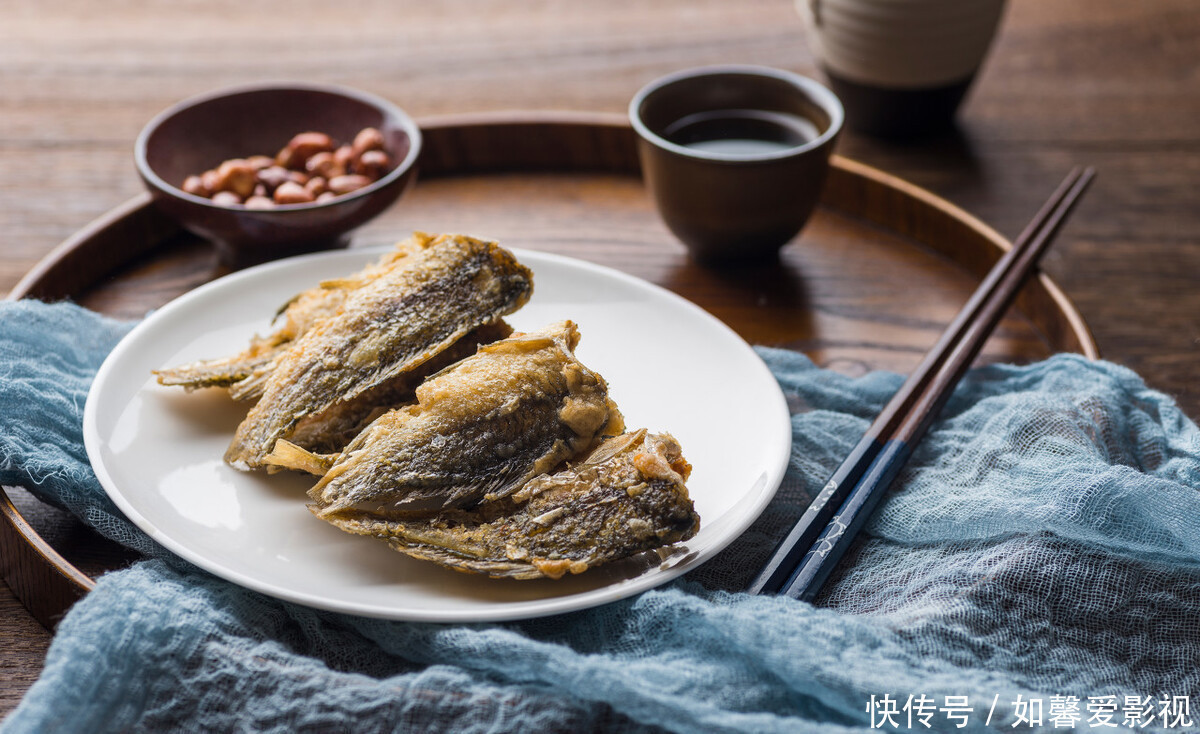 有毒素|晚上吃苹果伤胃？错！提醒：这2种食物才不宜晚上吃，劝你管住嘴