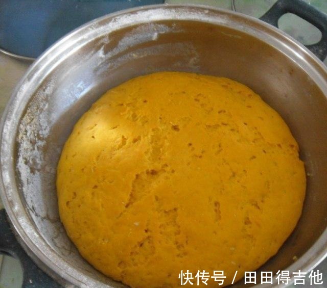 馒头|南瓜馒头，口感暄软，色泽也很好看！