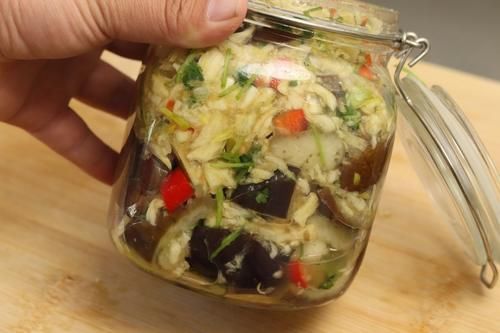  教你在家腌茄子，1次腌10斤茄子不够吃，做法简单，好吃又下饭