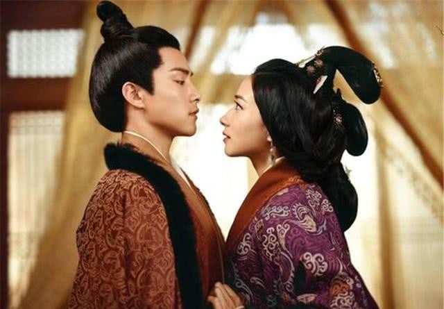 阴险|曹操将3个女儿送入宫中,皇帝看后两腿发软,这招实在是阴险!