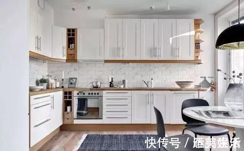 橱柜|老婆坚持在卧室加堵墙,卫生间镜子直接贴墙上,完工后才知新潮!