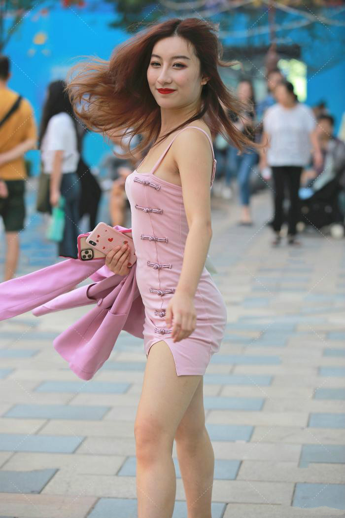 旗袍 有种流行叫复古,小姐姐穿粉色复古旗袍,改动太大差点认不出