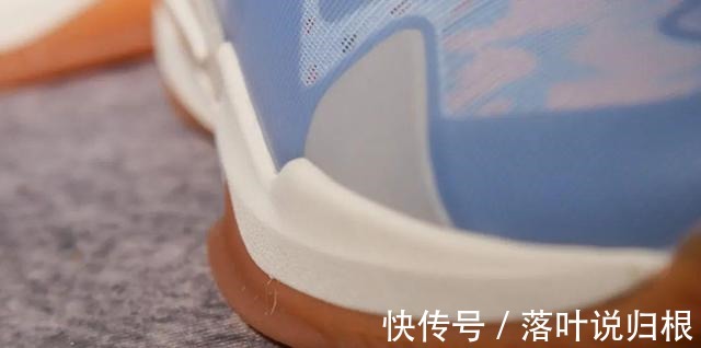 球鞋 说什么ZK5平替,我愿称闪现3为后卫鞋新标杆!