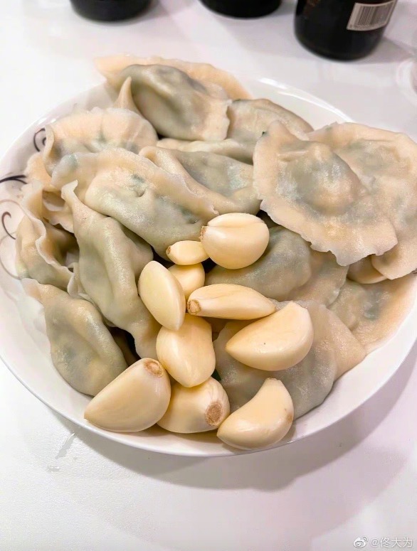 东北|佟大为晒东北特色菜，闻着臭吃着香，网友女演员的对手戏好尴尬