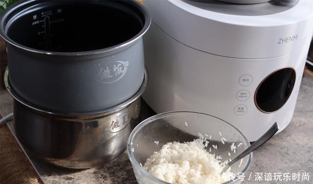 蒸米饭别只会加清水,记住多加2样,米饭香软,陈米也能变好吃