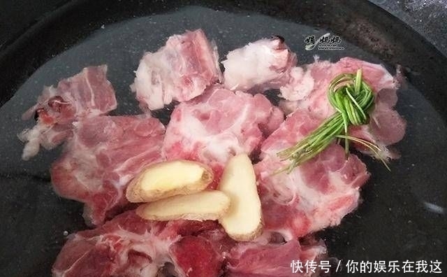 健脾|这汤我家里每三到五次做一次。颜色是乳白色的。健脾养胃