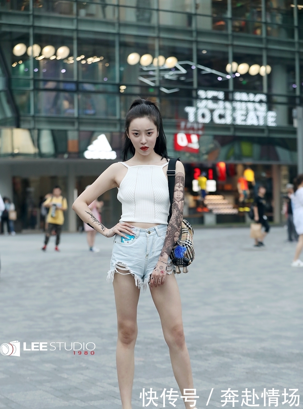 美艳绝伦|信步街头的俏丽女子,每一位都美艳绝伦、气质非凡