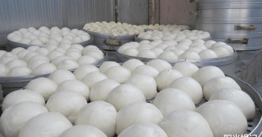 蒸馒头,我从不用酵母,加上3勺它,发面快又好,馒头膨软香甜