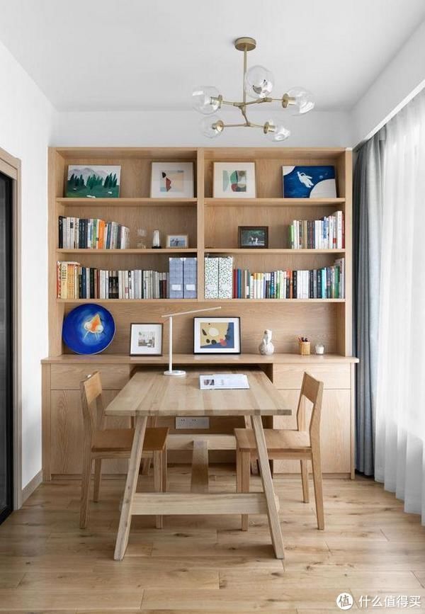 次卧书房|再买房，我一定学他家坚持去电视墙化，卧室书房合二为一，太实用了