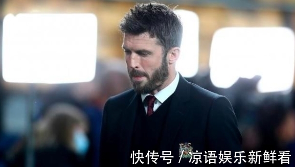 齐达内|曼联新帅首秀欧冠赢球提前出线,他收到了什么礼物?——下课