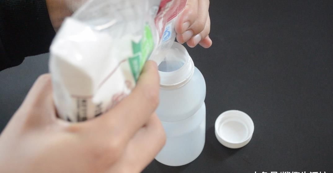 塑料瓶|衣柜里面挂一个塑料瓶, 没想到作用这么大, 看完你会感谢我的