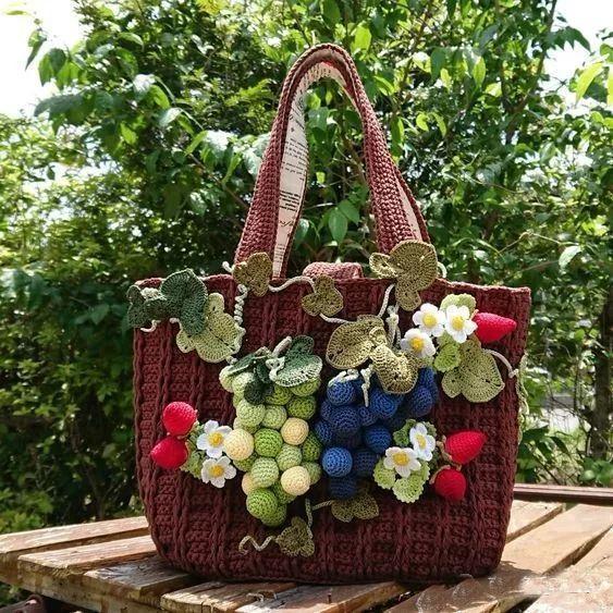 小花片 55款超美的钩花包包,只要会钩不同的花,拼缝在一起,就能做出