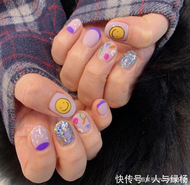 指甲|近期超火的韩系亮片美甲分享，闪闪惹人爱，换上你就是最亮的仔！