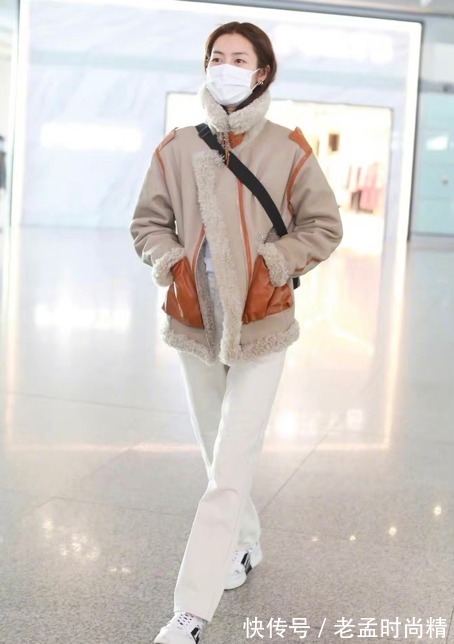 高级感|刘雯蓝色西装搭配长款毛呢外套,温柔又有气质