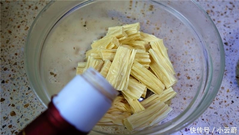 简单|夏季最爱的凉拌腐竹,做法简单,爽口开胃,美味下饭,健脑又瘦身