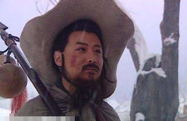 林冲|柴进为什么只安排人试探林冲武艺,却不试武松?武松看完脸都绿了