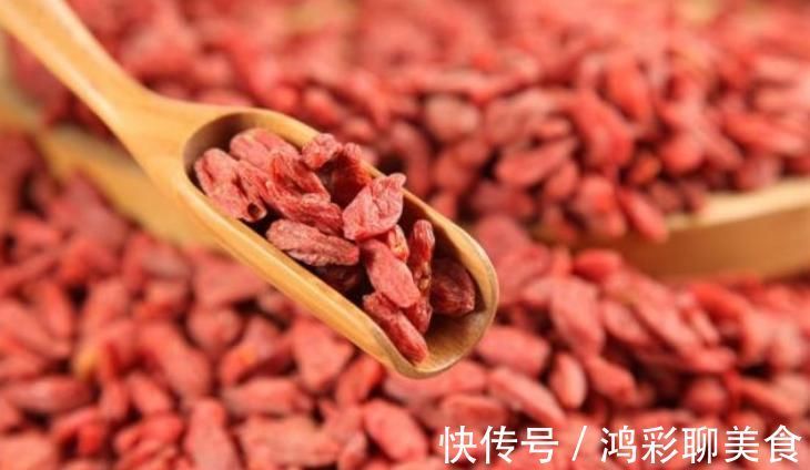 食用枸杞|睡前吃5粒枸杞,连吃5天3个好处会找“上门”,早知早受益!