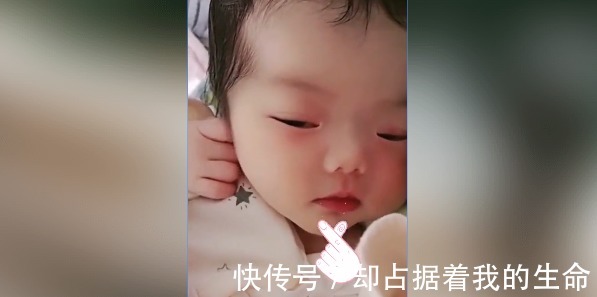 小孩|孕妇怀四胞胎以为是儿子，结果生四个女儿，爸爸产房外手舞足蹈