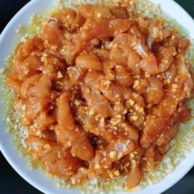 鲜美|#不容错过的鲜美滋味#蒜香巴沙鱼蒸金针菇