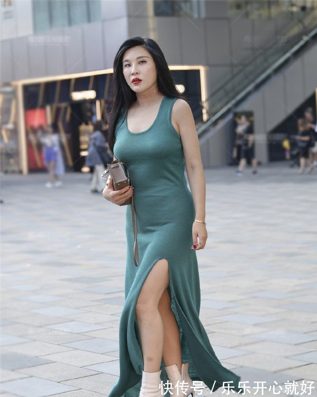 修身长裙 夏季穿搭裙装,尝试下修身长裙,清新显瘦又显成熟气息,美丽耐看!