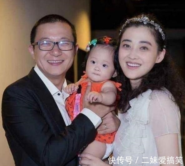 26年前朱时茂春晚小品中，谁注意他旁边的女孩，已火得一塌糊涂