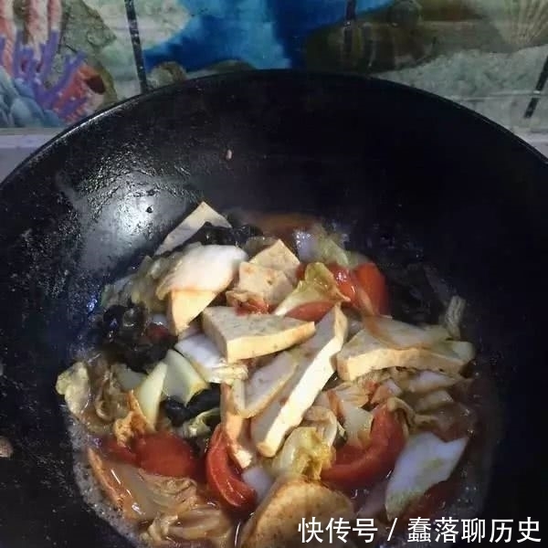  西红柿|炒白菜时候，学会这方法，保证炒出来的白菜美味可口，全家抢着吃