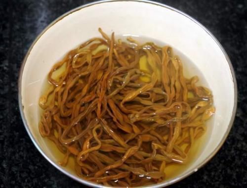 生姜片|天越冷,我家越爱吃这菜,每周炖一锅,热乎乎解馋更暖身,吃不腻