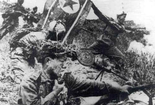 不忍|此师政委本可独自突围,却不忍遗弃三百伤兵,击毙战马后不幸被俘