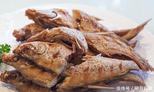 鲫鱼我只服这样做,稍微腌制风干,做好一次可以吃上半年