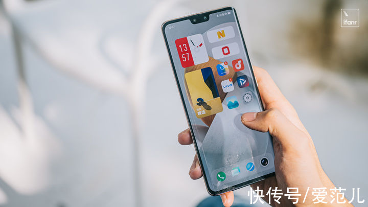 暖金|vivo S12 Pro 图赏：vivo 最薄的曲面屏手机，不止擅长自拍