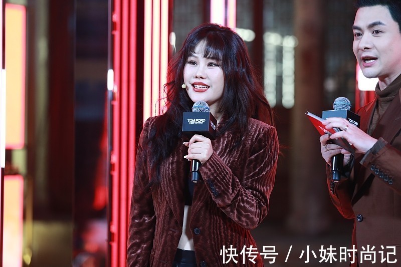 成熟|30+的袁娅维脸部好显“富态”,不过身材挺好,大女人风穿搭真赞